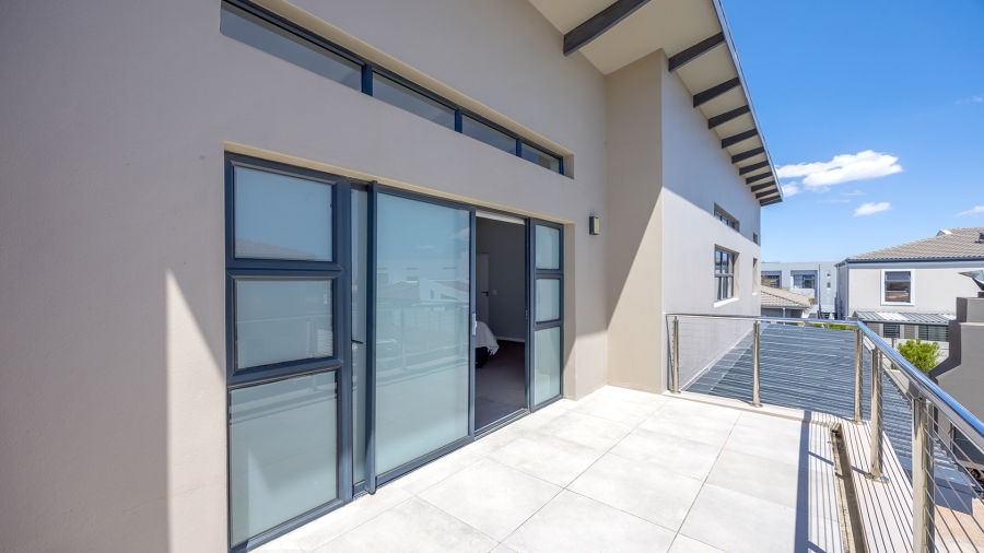 4 Bedroom Property for Sale in Parklands North Western Cape